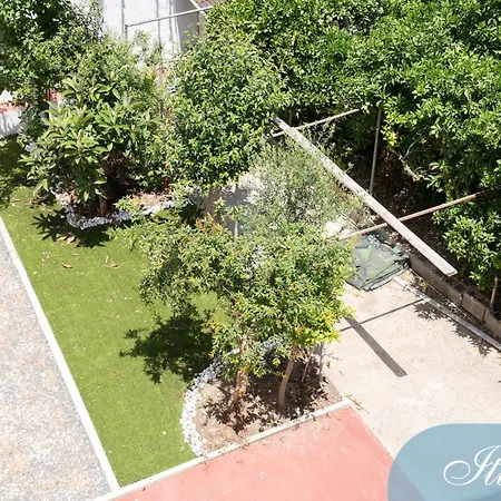 Guest house Domus Deianas *